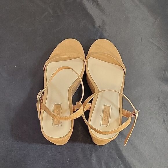 FOREVER 21 SUEDE WEDGE ROUND OPEN TOE ANKLE & ADJUSTABLE BUCKLE STRAP SANDAL - Picture 6 of 15